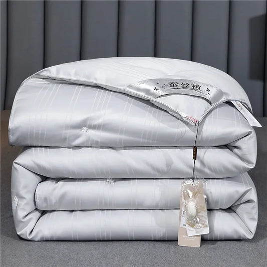 Mulberry Silk Quilt is 100% natural silk filling in all seasons. It is portable, breathable and luxurious
