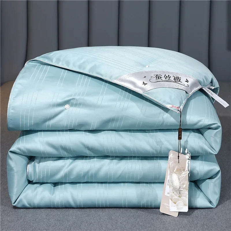 Mulberry Silk Quilt is 100% natural silk filling in all seasons. It is portable, breathable and luxurious