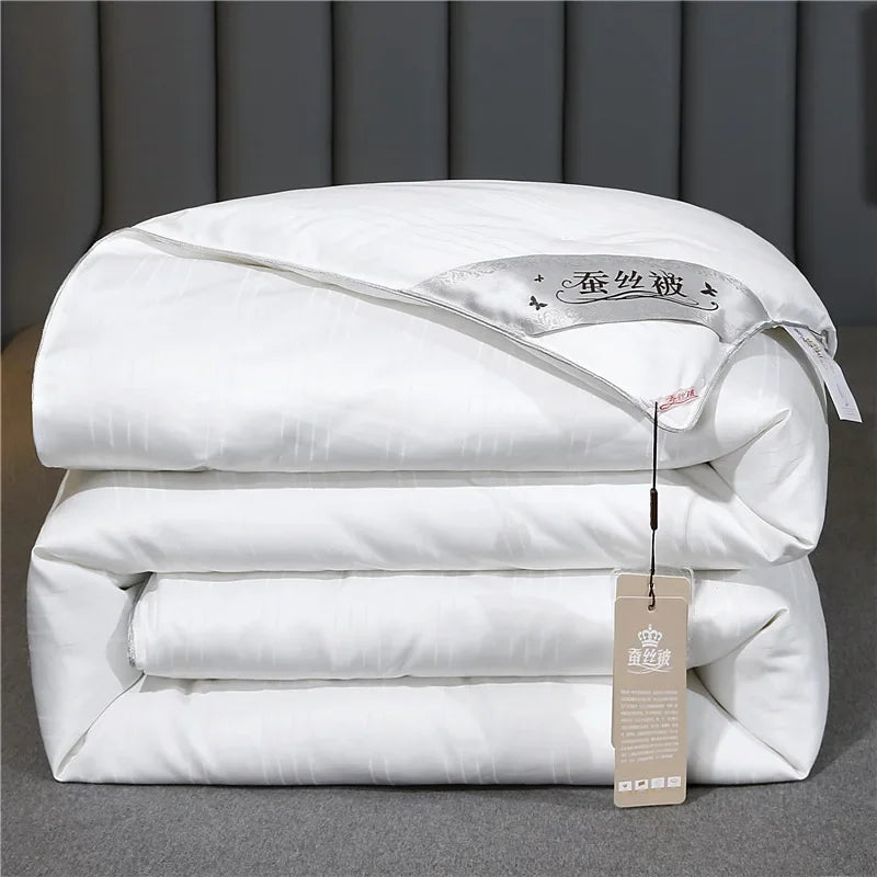 Mulberry Silk Quilt is 100% natural silk filling in all seasons. It is portable, breathable and luxurious