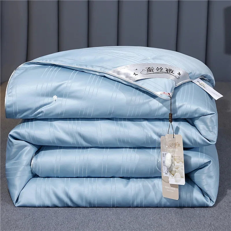 Mulberry Silk Quilt is 100% natural silk filling in all seasons. It is portable, breathable and luxurious