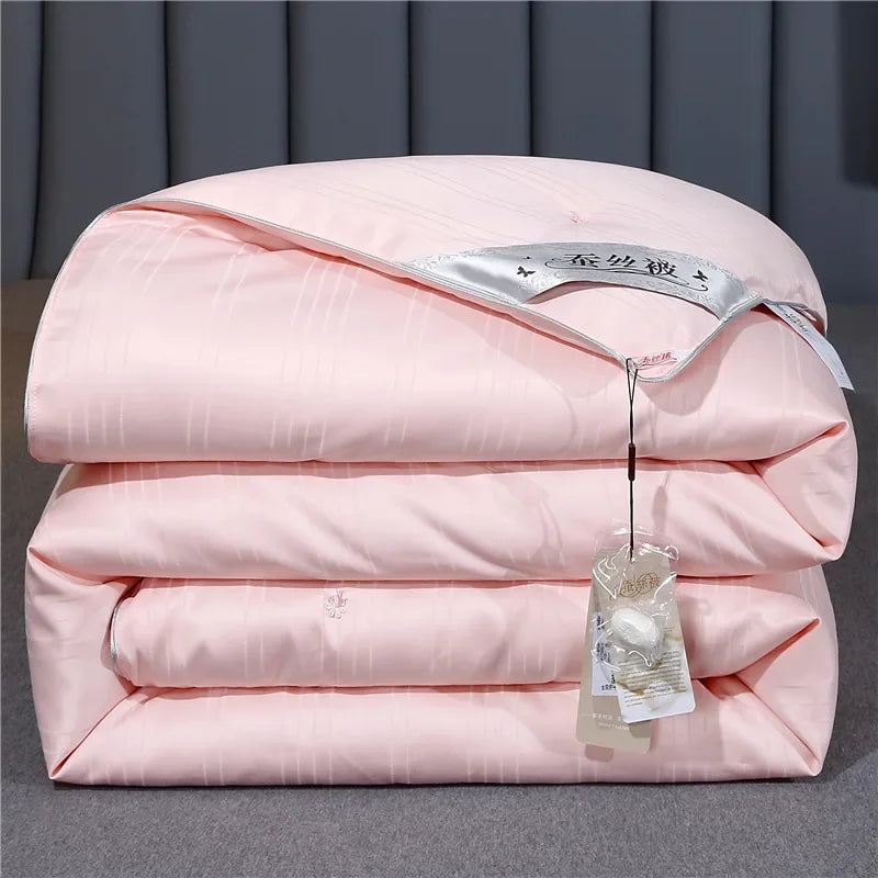 Mulberry Silk Quilt is 100% natural silk filling in all seasons. It is portable, breathable and luxurious
