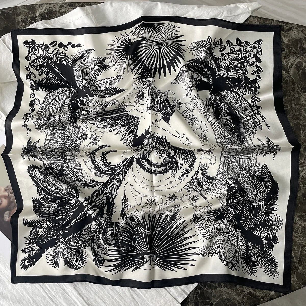100% Pure Mulberry Silk Square Scarf  Fashionable and Versatile High-end Silk Scarf  12 Momme Single Sided Printing 68x68CM